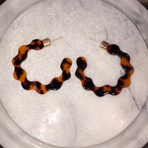 5/$25 Tortoise Scalloped Earrings